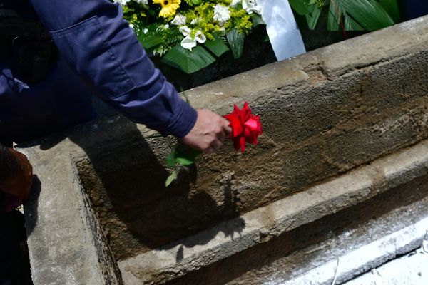 Emoção e homenagens: soldado Ferrani é enterrado em Cariacica por Fernando Madeira