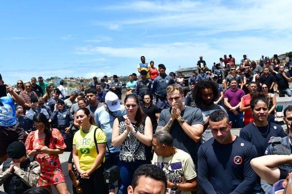 Emoção e homenagens: soldado Ferrani é enterrado em Cariacica por Fernando Madeira