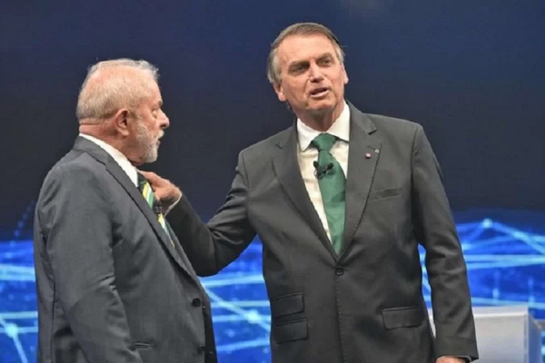 Luiz Inácio Lula da Silva e Jair Bolsonaro durante debate na Band