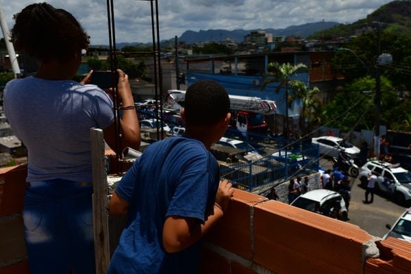 Sepultamento do soldado da polícia militar no cemitério São Pedro, bairro Santo André, em Cariacica, Bruno Mayer Ferrani, morto durante uma ocorrência,  por Fernando Madeira