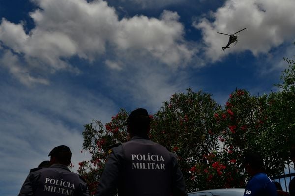 Sepultamento do soldado da polícia militar no cemitério São Pedro, bairro Santo André, em Cariacica, Bruno Mayer Ferrani, morto durante uma ocorrência,  por Fernando Madeira