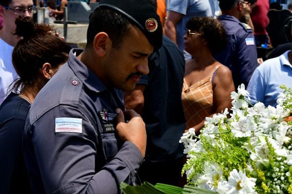 Sepultamento do soldado da polícia militar no cemitério São Pedro, bairro Santo André, em Cariacica, Bruno Mayer Ferrani, morto durante uma ocorrência,  por Fernando Madeira