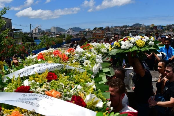 Sepultamento do soldado da polícia militar no cemitério São Pedro, bairro Santo André, em Cariacica, Bruno Mayer Ferrani, morto durante uma ocorrência,  por Fernando Madeira