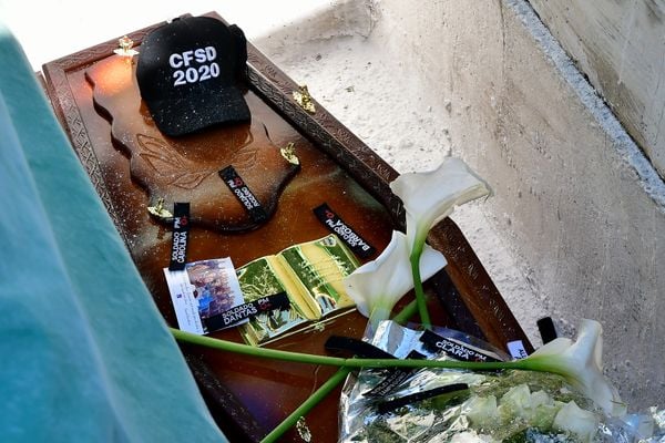 Sepultamento do soldado da polícia militar no cemitério Parque da Paz, em Cariacica, Eduardo Oliveira Celini foi morto durante uma ocorrência por Fernando Madeira