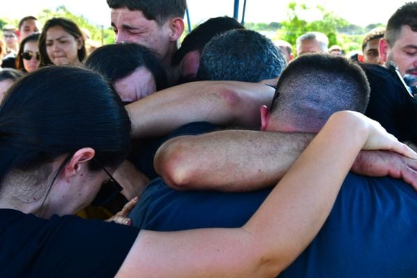 Sepultamento do soldado da polícia militar no cemitério Parque da Paz, em Cariacica, Eduardo Oliveira Celini foi morto durante uma ocorrência por Fernando Madeira