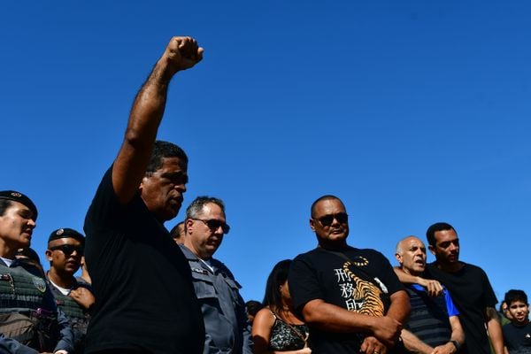 Sepultamento do soldado da polícia militar no cemitério Parque da Paz, em Cariacica, Eduardo Oliveira Celini foi morto durante uma ocorrência por Fernando Madeira
