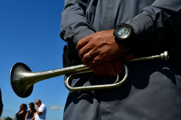 Sepultamento do soldado da polícia militar no cemitério Parque da Paz, em Cariacica, Eduardo Oliveira Celini foi morto durante uma ocorrência por Fernando Madeira
