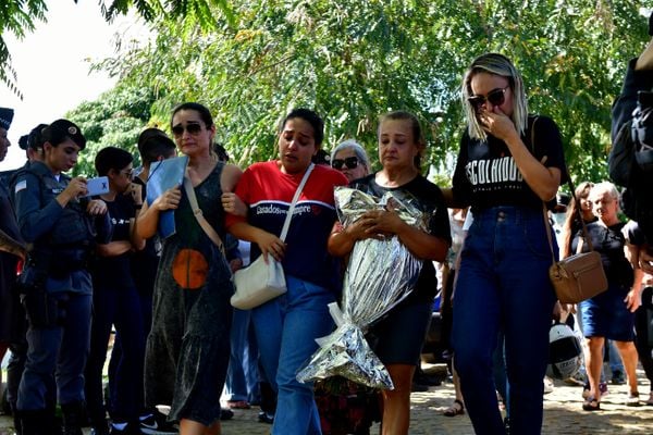 Sepultamento do soldado da polícia militar no cemitério Parque da Paz, em Cariacica, Eduardo Oliveira Celini foi morto durante uma ocorrência por Fernando Madeira