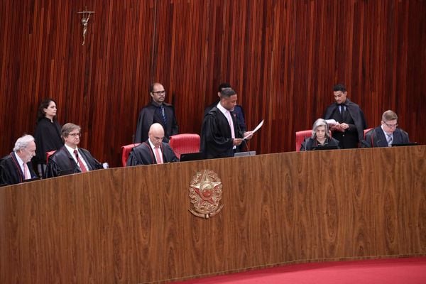 Sessão plenária do Tribunal Superior Eleitoral (TSE)