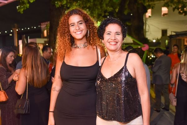 Amanda Lobos e Angela Gomes por Mônica Zorzanelli