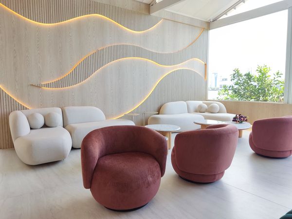 Formas orgânicas e iluminação como detalhe por Karine Nobre
