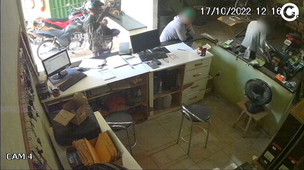 Homem invadiu oficina logo depois de posto de combustíveis