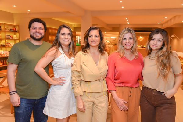 Marcelo Uliana, Erica Frank, Erica Simão, Celina Lievori e Brunna Borges: lançamento da Espírito Santo Restaurant Week 2022 na Tanti Affetti