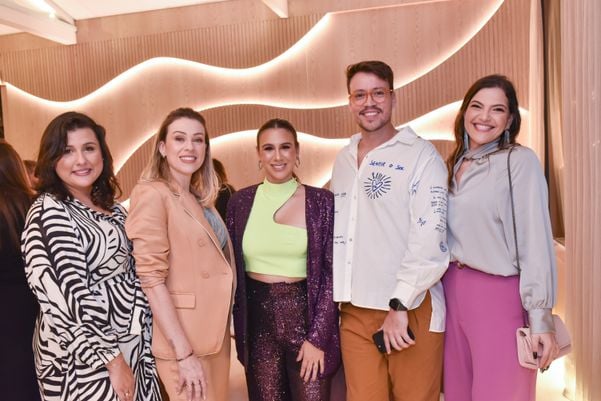 Pamela   Silva, Gabi Iamonde, Larissa Villaschi,  Moisés Vargas e Bianca Zambon por Mônica Zorzanelli