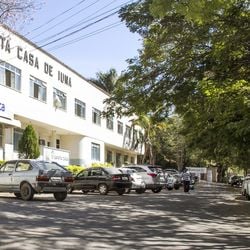 Três encapuzados invadiram casa na zona rural de Iúna, na Região do Caparaó capixaba; Suspeitos fugiram do local e seguem foragidos
