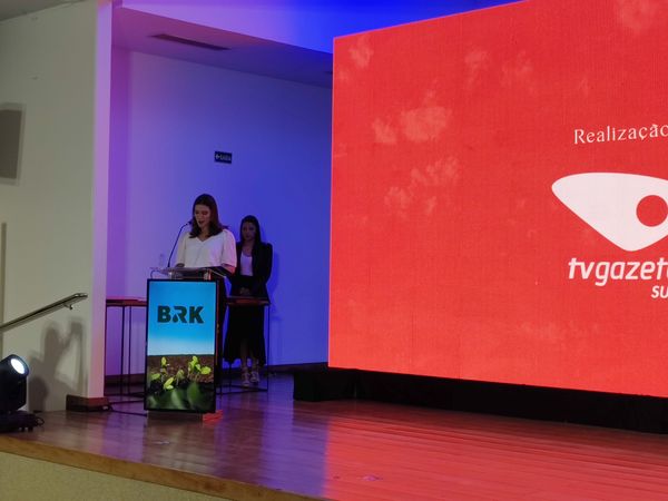 A apresentação do evento foi realizada pela apresentadora Luanna Esteves por Lara Mireny