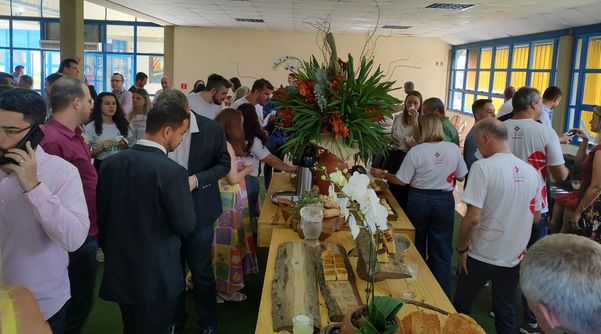 Os participantes do evento foram recebidos com um delicioso café da manhã do buffet Leve Me por Lara Mireny