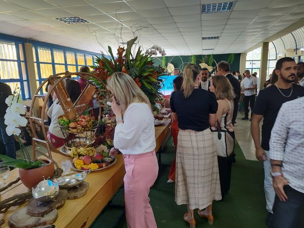 Os participantes do evento foram recebidos com um delicioso café da manhã do buffet Leve Me por Lara Mireny
