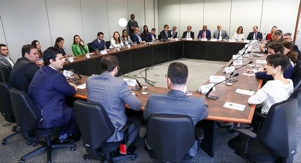 TSE e plataformas digitais discutem reforço contra fake news no 2º turno