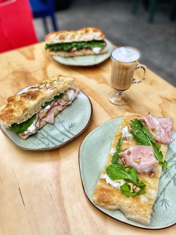 Empório, padaria e café Panecallo Alimentari, em Jardim da Penha, Vitória por Evelize Calmon