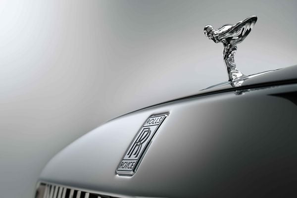 A estatueta Spirit of Ecstasy possui design aerodinâmico por Rolls-Royce/Divulgação