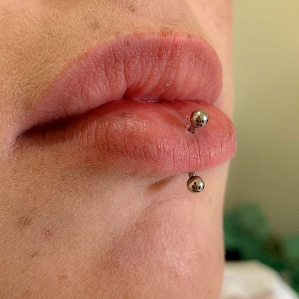 Piercing na boca do lado: veja os tipos, riscos e cuidados!