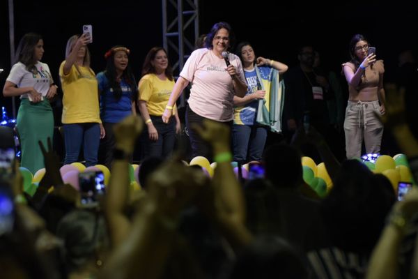 Às vésperas do segundo turno, ex-ministra e senado eleita do DF, Damares Alves discursa em evento "Mulheres com Bolsonaro", em Vitória por Vitor Jubini/AG