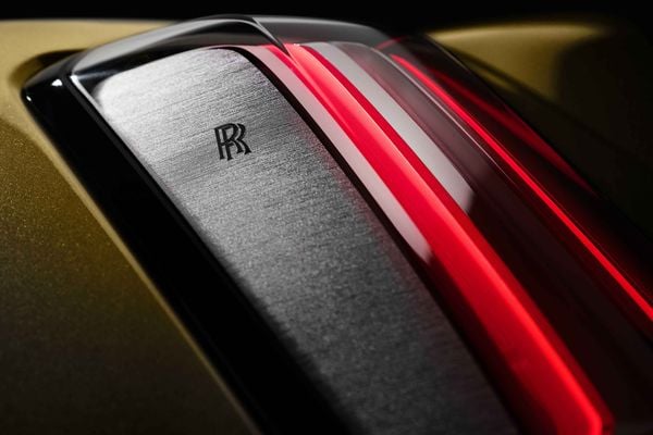 Detalhe da iluminação externa do Spectre por Rolls-Royce/Divulgação