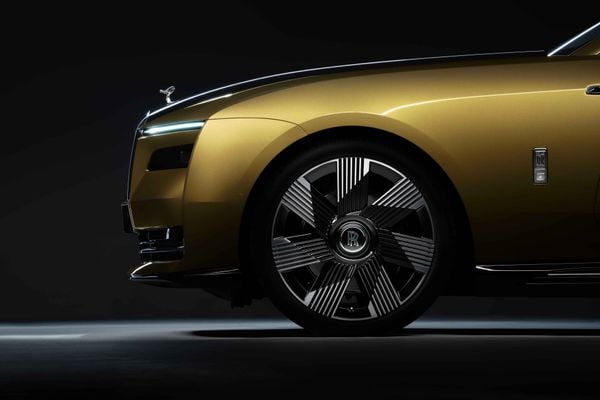 Por conta das suas proporções, foram usadas rodas de 23 polegadas  por Rolls-Royce/Divulgação