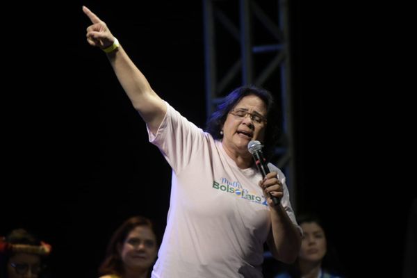 Senadora eleita pelo Distrito Federal Damares Alves em evento de campanha de Bolsonaro em Vitória