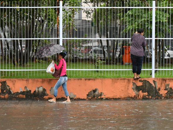 Moradores de Vitória ficam "ilhados" durante chuva por Fernando Madeira