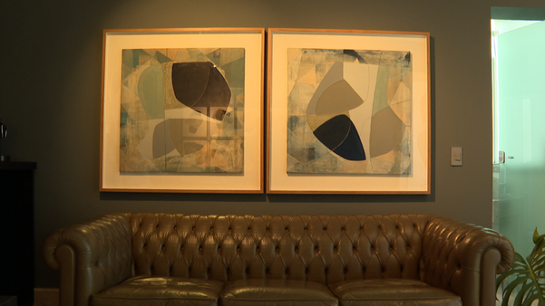 Os quadros são do artista plástico cachoeirense Moacyr Travaglia por Carlos Barros