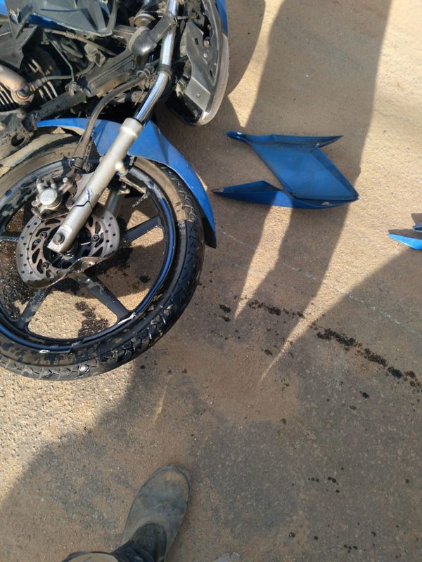 O acidente envolveu uma motocicleta e um caminhão no bairro Coramara, em Cachoeiro de Itapemirim por Telespectador | A Gazeta