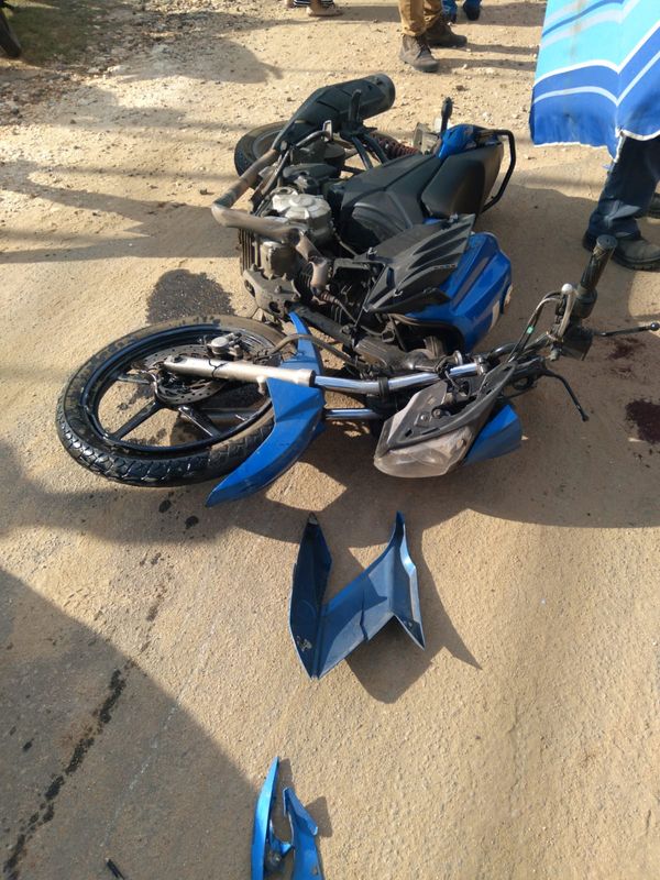 O acidente envolveu uma motocicleta e um caminhão no bairro Coramara, em Cachoeiro de Itapemirim por Telespectador | A Gazeta