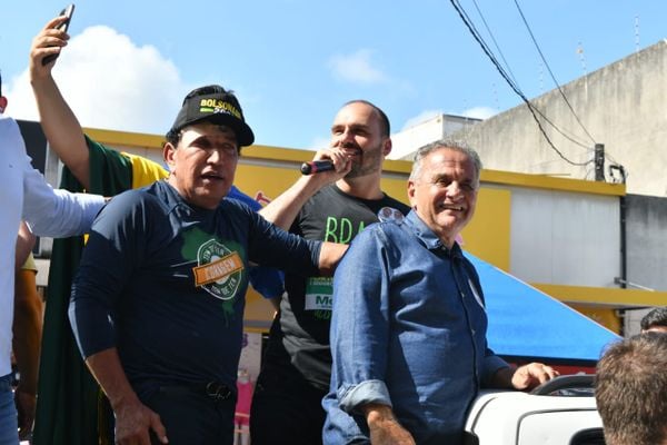 Eduardo Bolsonaro em evento de campanha de Manato na Serra
