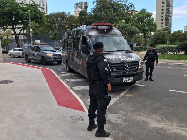Esquadrão Antibombas chega no bairro Santa Helena, em Vitória por Priciele Venturini