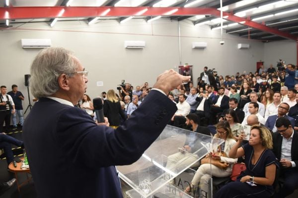 Paulo Guedes faz palestra na Fucape