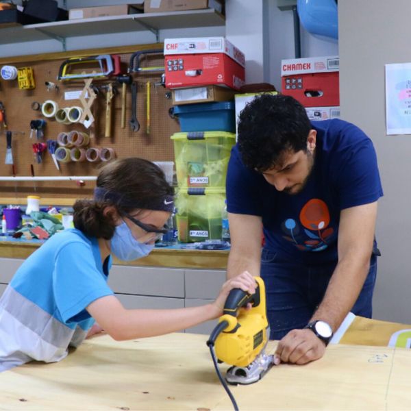Construção cenários para a peça de teatro maker