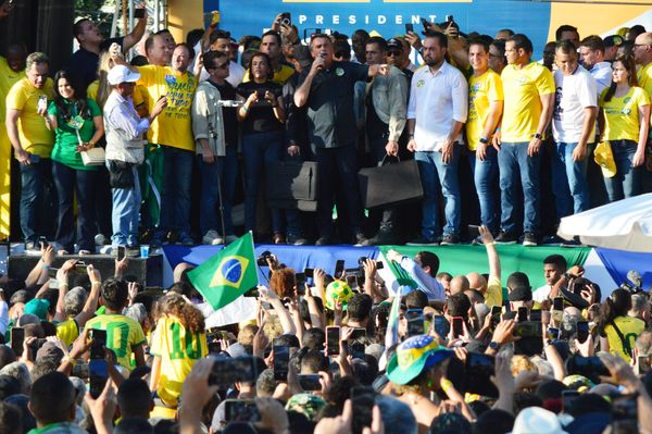 Na Baixada Fluminense, presidente diz que 'virada já aconteceu' e chama Eduardo Paes, aliado de Lula, de 'vagabundo'