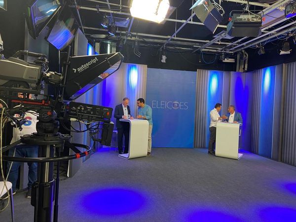 Debate realizado pela TV Gazeta entre Renato Casagrande e Carlos Manato