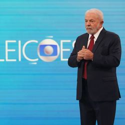 Para suprir esse vácuo, o ideal seria se os partidos políticos, através dos seus institutos ou fundações de formação política, cuidassem de formar novas lideranças que se tornassem capazes de assumir postos de gestão pública