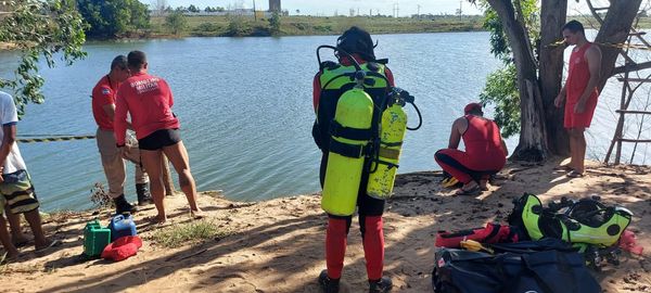 Mergulhadores fizeram buscas subaquáticas em lagoa