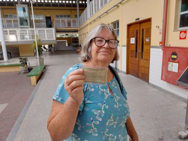 A aposentada Edna Serafim Sonegheti, 73, disse que votou pela defesa da democracia