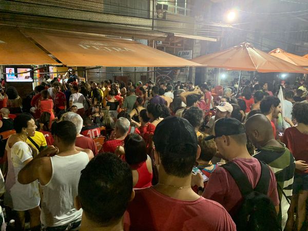 Capixabas escolheram o Centro de Vitória para comemorar eleição de Lula (PT) por Beatriz Heleodoro