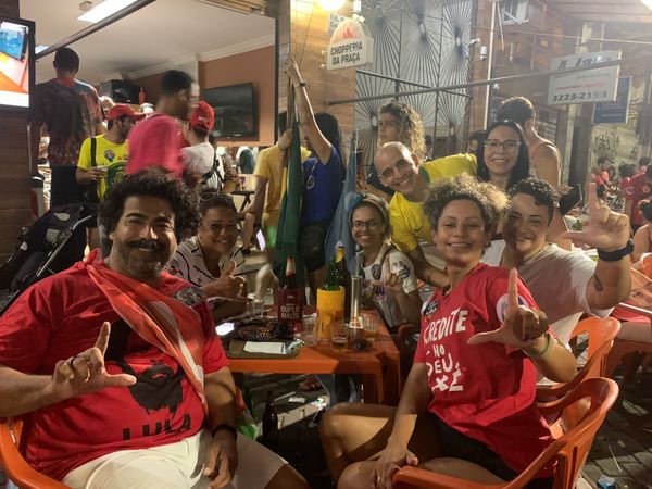 Capixabas escolheram o Centro de Vitória para comemorar eleição de Lula (PT) por Beatriz Heleodoro