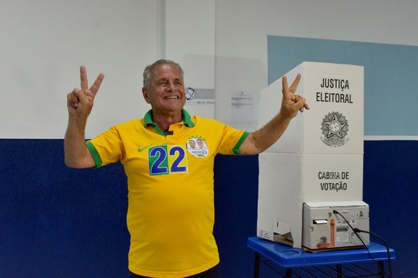 Carlos Manato vota em Vitória
