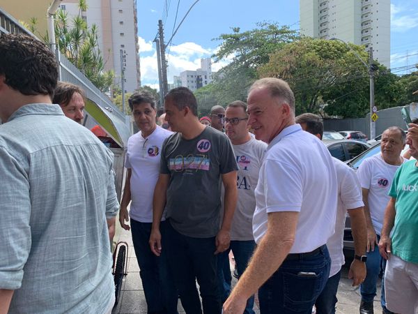 Casagrande chega para votar em Bento Ferreira, Vitória por João Vitor Castro