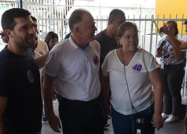 Chegada do governador Renato Casagrande na escola São Domingos, em Bento Ferreira, Vitória por Tarciane Vasconcelos