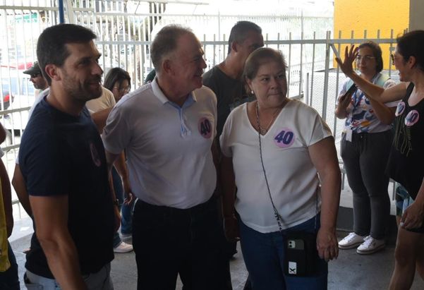 Chegada do governador Renato Casagrande na escola São Domingos, em Bento Ferreira, Vitória por Tarciane Vasconcelos