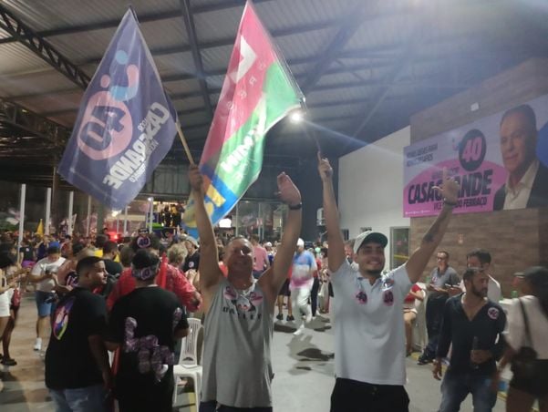 Comemoração de Casagrande (PSB) se mistura à torcida por Lula (PT) por Mikaella Mozer